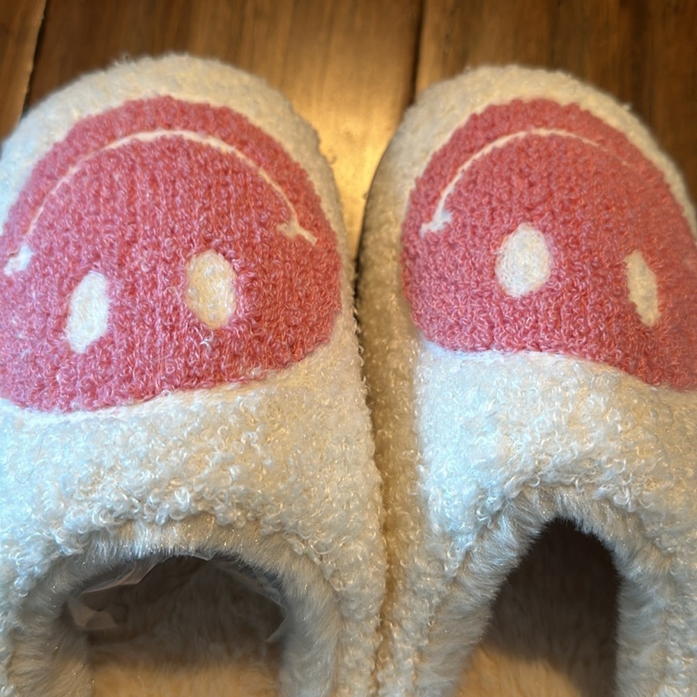 Slippers - Picture 4 of 5